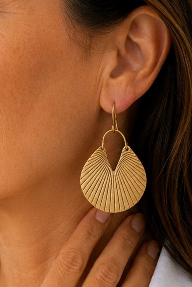 Shell Earrings in gold