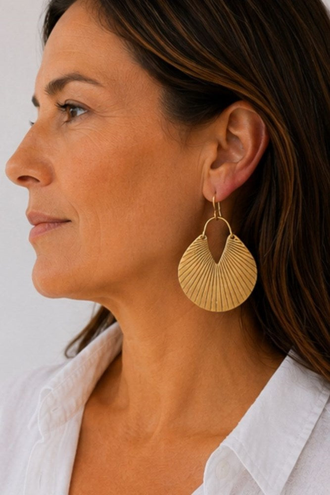 Shell Earrings in gold