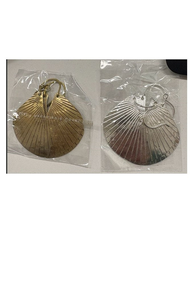 Shell Earrings in gold