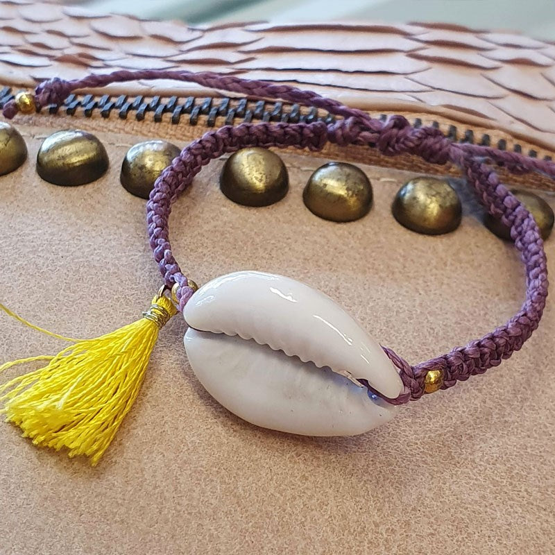 Natural cowrie shell bracelet - illusion.boutique
